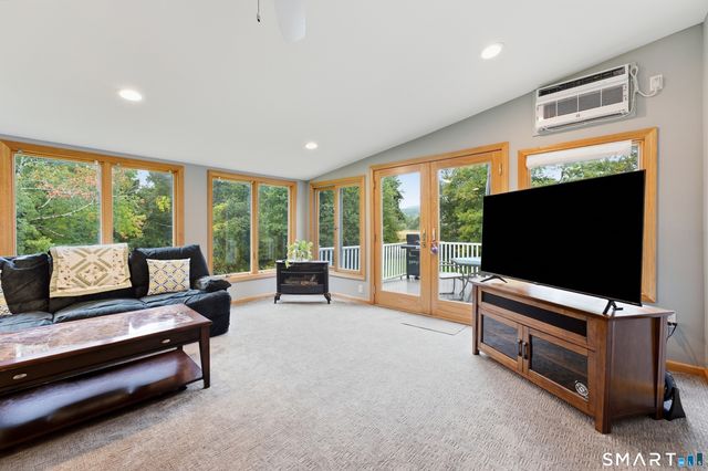 1823 Mountain Road, Suffield, CT 06093