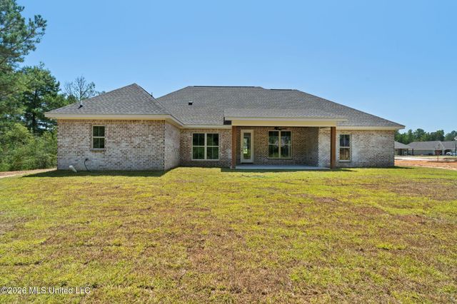 21 Redmont Drive, Sumrall, MS 39482