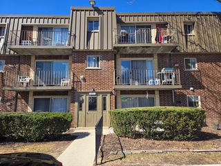 571 Fairway View Drive 2J, Wheeling, IL 60090