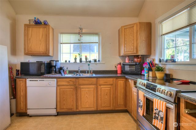 911 Wheeler Avenue, Hoquiam, WA 98550