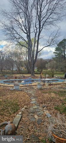 6 INDIAN POINT RD, Stafford, VA 22554