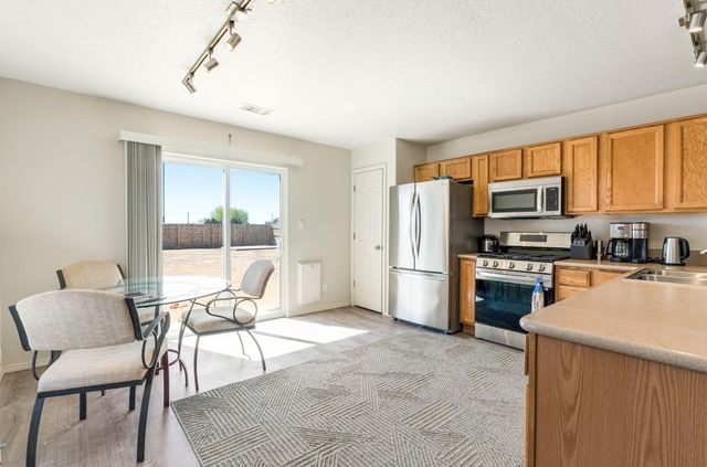 524 10th Avenue NE, Rio Rancho, NM 87144