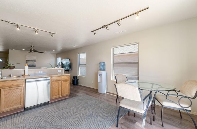 524 10th Avenue NE, Rio Rancho, NM 87144