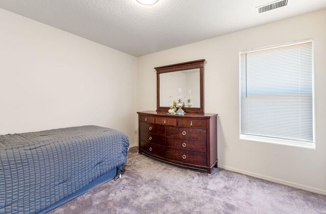 524 10th Avenue NE, Rio Rancho, NM 87144