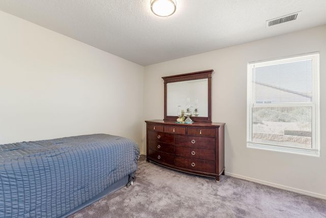 524 10th Avenue NE, Rio Rancho, NM 87144