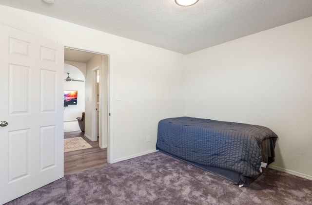 524 10th Avenue NE, Rio Rancho, NM 87144