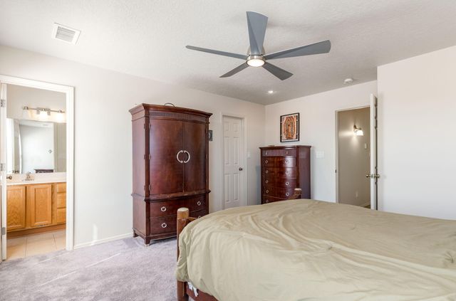 524 10th Avenue NE, Rio Rancho, NM 87144