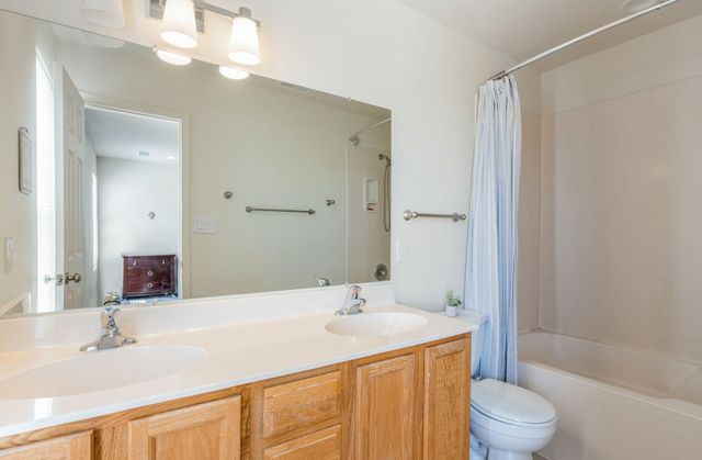 524 10th Avenue NE, Rio Rancho, NM 87144