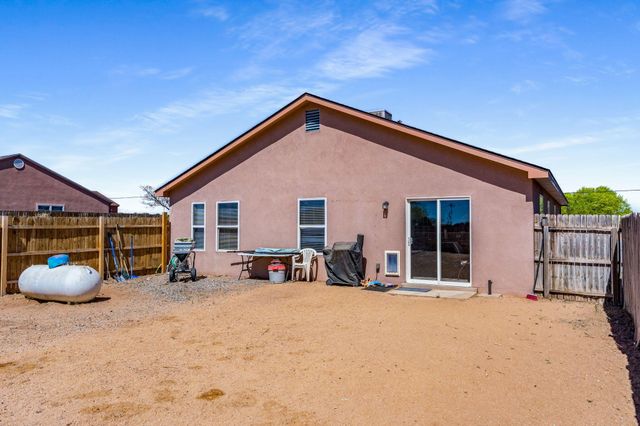 524 10th Avenue NE, Rio Rancho, NM 87144
