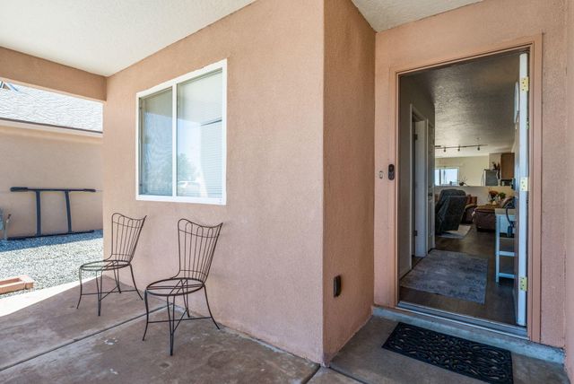 524 10th Avenue NE, Rio Rancho, NM 87144