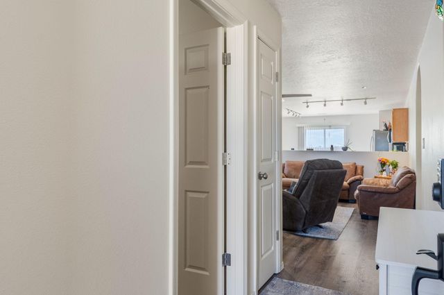 524 10th Avenue NE, Rio Rancho, NM 87144