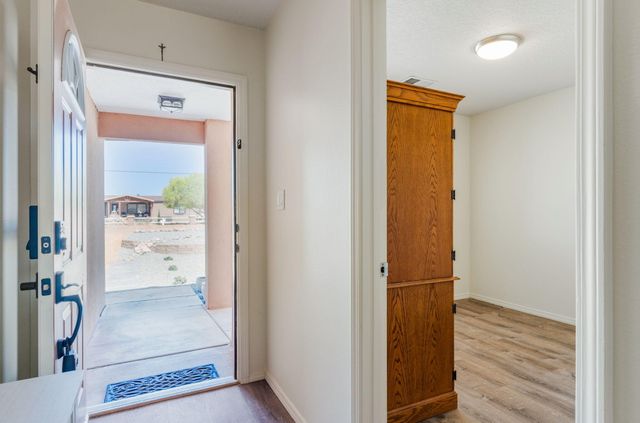 524 10th Avenue NE, Rio Rancho, NM 87144