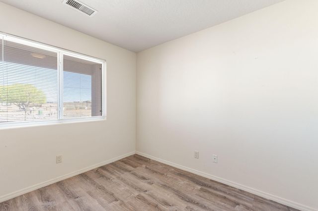 524 10th Avenue NE, Rio Rancho, NM 87144