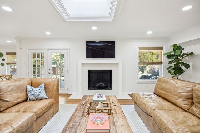 4035 Alta Vista Lane, Dallas, TX 75229