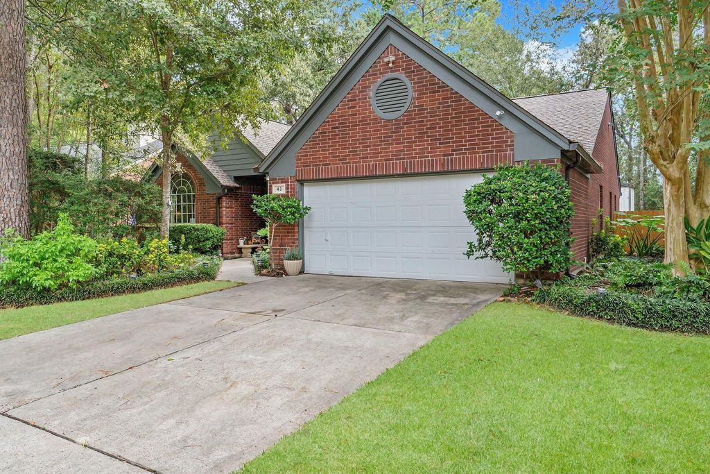 43 E Trillium Circle, The Woodlands, TX 77381