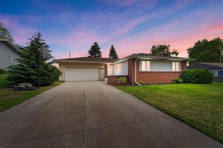 820 Woodland AVENUE, Port Washington, WI 53074