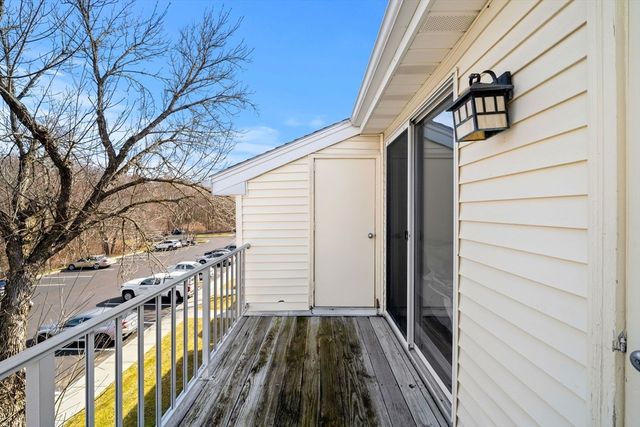 5 Thoreau Court 21, Natick, MA 01760