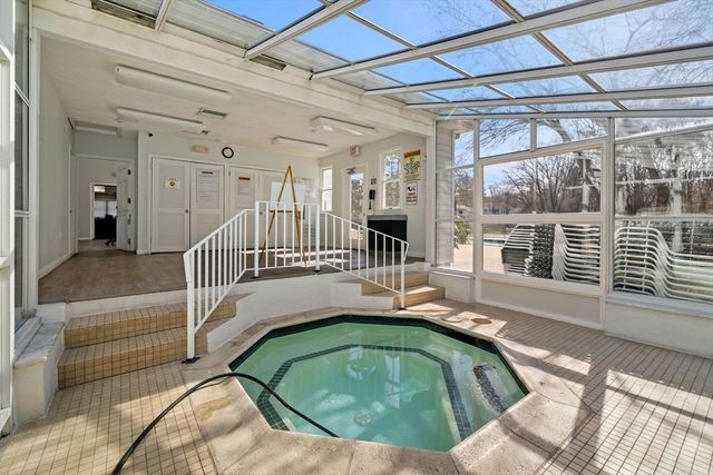 5 Thoreau Court 21, Natick, MA 01760