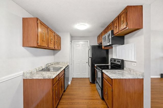 5 Thoreau Court 21, Natick, MA 01760