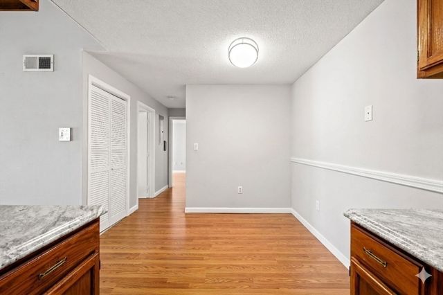 5 Thoreau Court 21, Natick, MA 01760