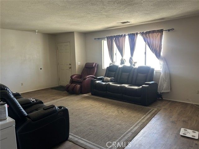 8915 3rd Avenue, Hesperia, CA 92345