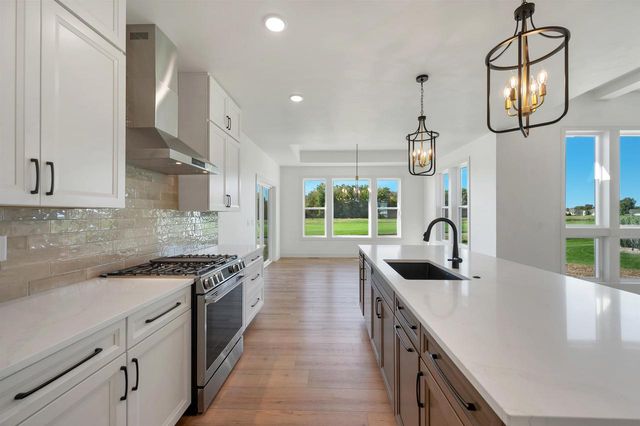 137 BECKERAE COURT, Wrightstown, WI 54180