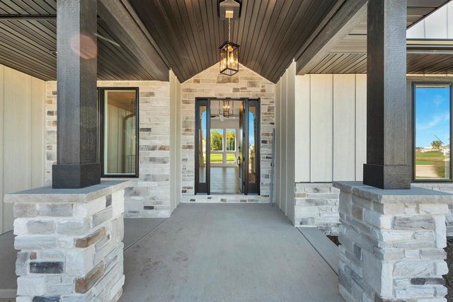 137 BECKERAE COURT, Wrightstown, WI 54180