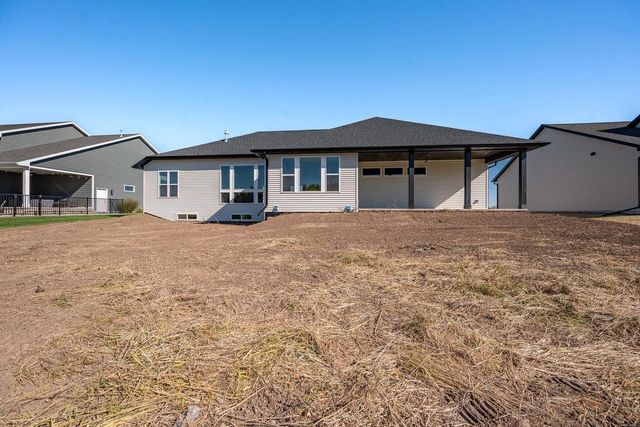 137 BECKERAE COURT, Wrightstown, WI 54180