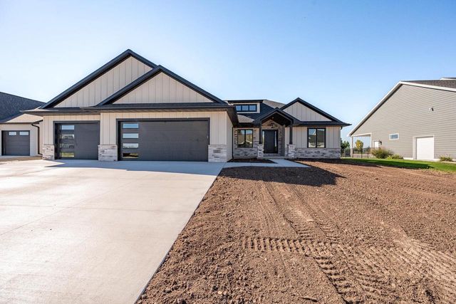 137 BECKERAE COURT, Wrightstown, WI 54180