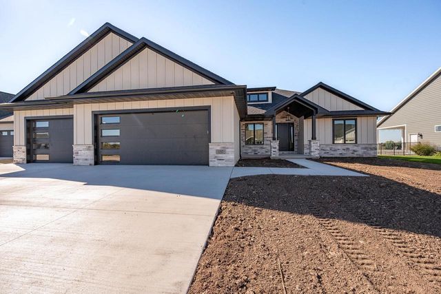 137 BECKERAE COURT, Wrightstown, WI 54180