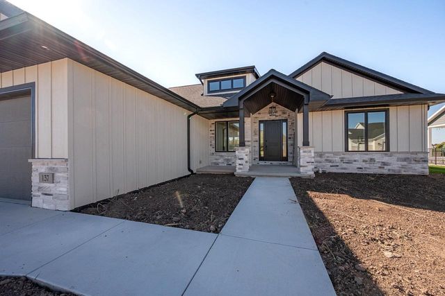 137 BECKERAE COURT, Wrightstown, WI 54180