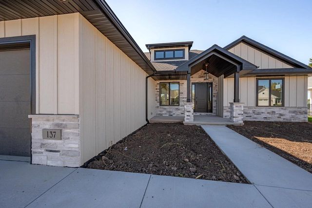 137 BECKERAE COURT, Wrightstown, WI 54180
