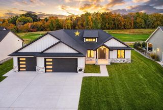 137 BECKERAE COURT, Wrightstown, WI 54180