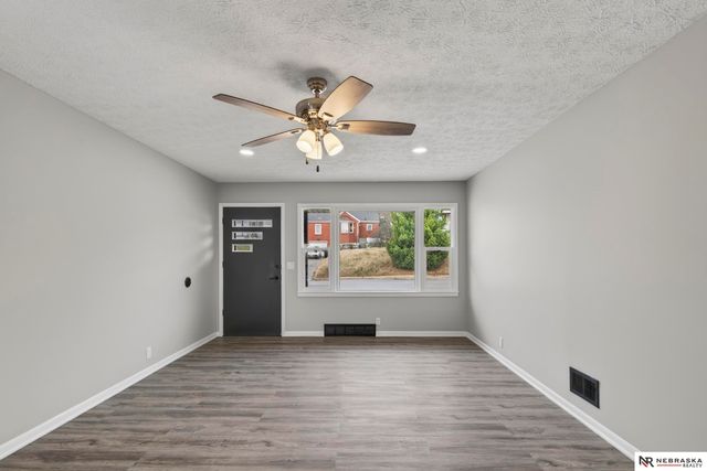 6325 N 31st Avenue, Omaha, NE 68111