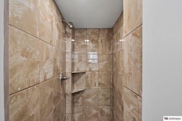 6325 N 31st Avenue, Omaha, NE 68111