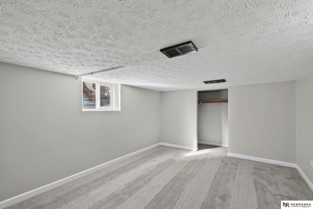 6325 N 31st Avenue, Omaha, NE 68111