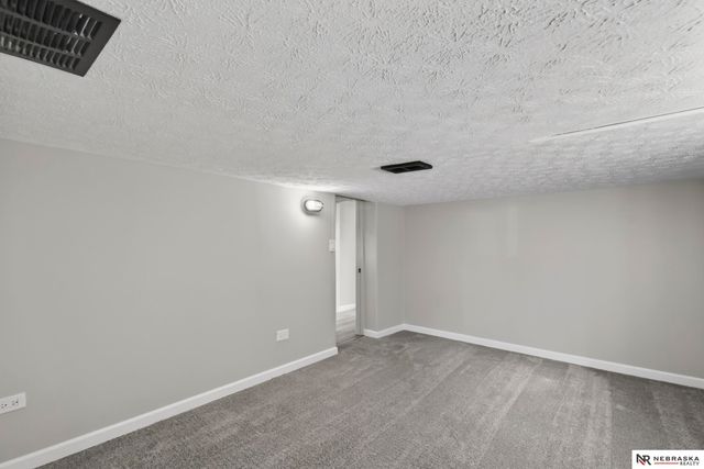 6325 N 31st Avenue, Omaha, NE 68111