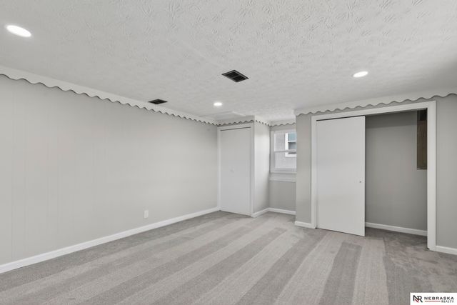 6325 N 31st Avenue, Omaha, NE 68111