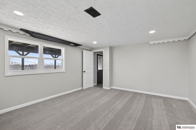 6325 N 31st Avenue, Omaha, NE 68111