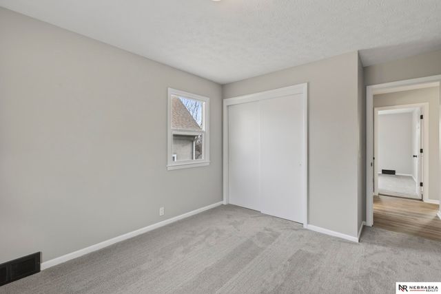 6325 N 31st Avenue, Omaha, NE 68111