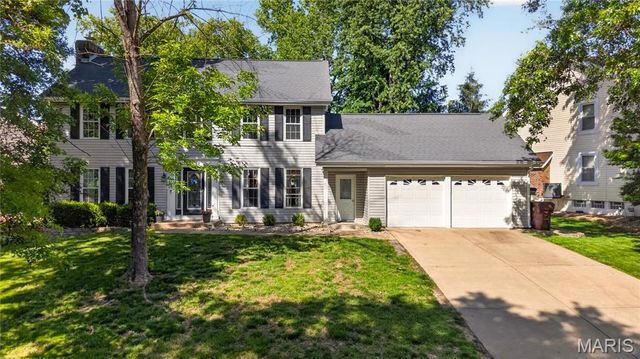 9 Carriage Way W, St Peters, MO 63376