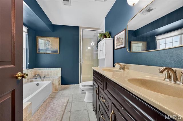 9 Carriage Way W, St Peters, MO 63376