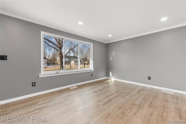 4306 Tallman Drive, Troy, MI 48085