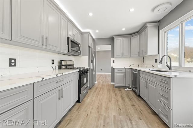 4306 Tallman Drive, Troy, MI 48085