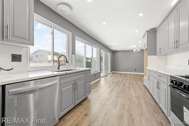 4306 Tallman Drive, Troy, MI 48085