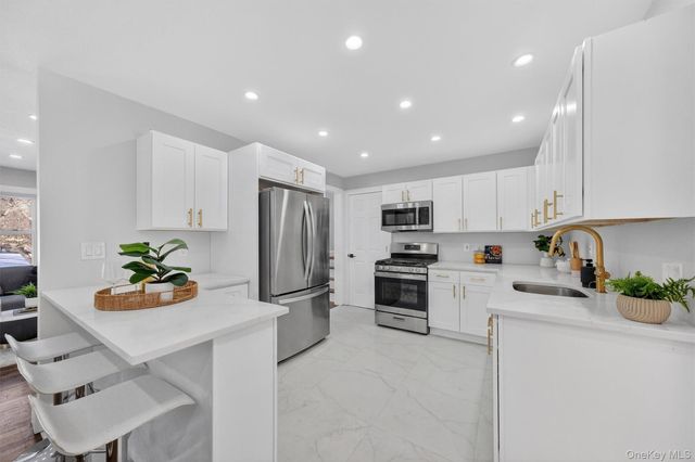 27 Franklin Road, Hyde Park, NY 12538