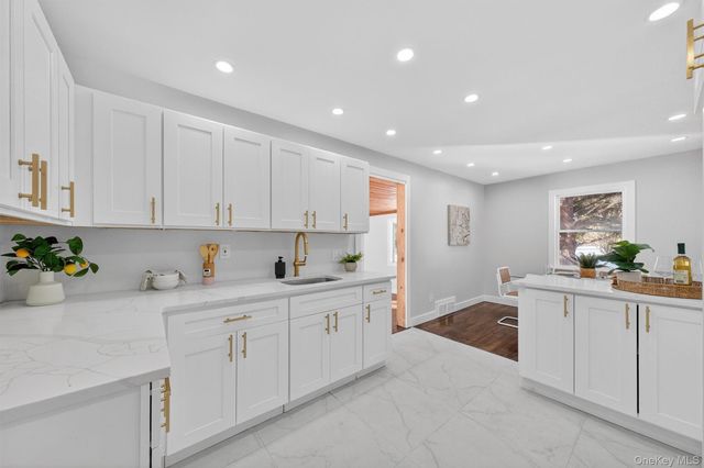 27 Franklin Road, Hyde Park, NY 12538