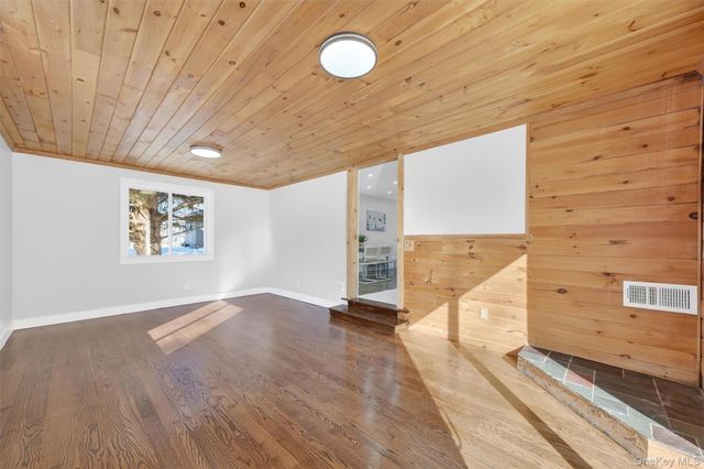 27 Franklin Road, Hyde Park, NY 12538