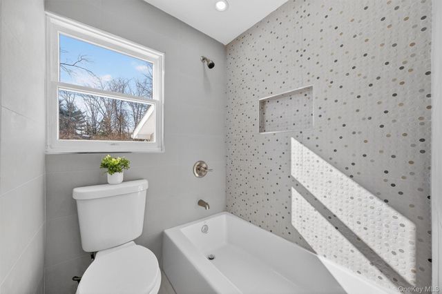 27 Franklin Road, Hyde Park, NY 12538