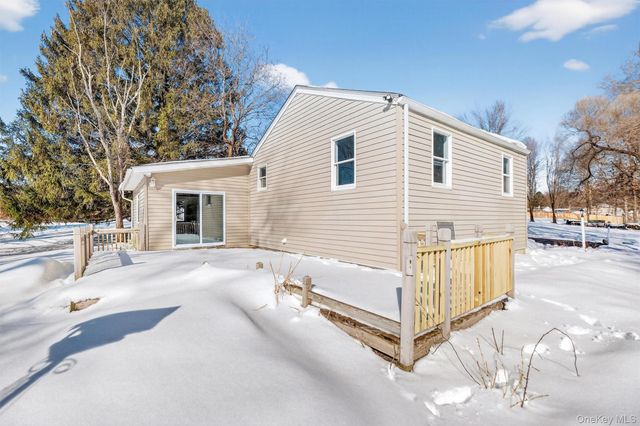 27 Franklin Road, Hyde Park, NY 12538